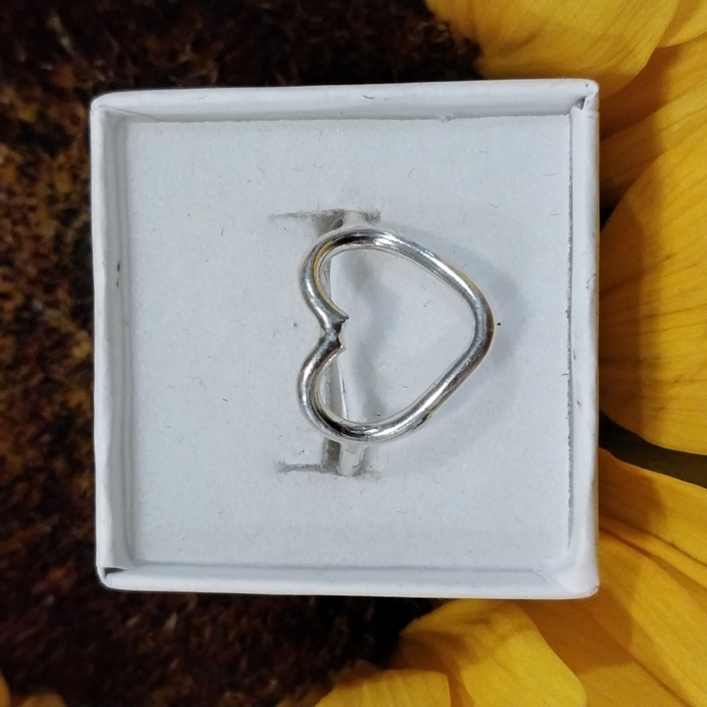 New. 925 silver heart ring..Size # 8